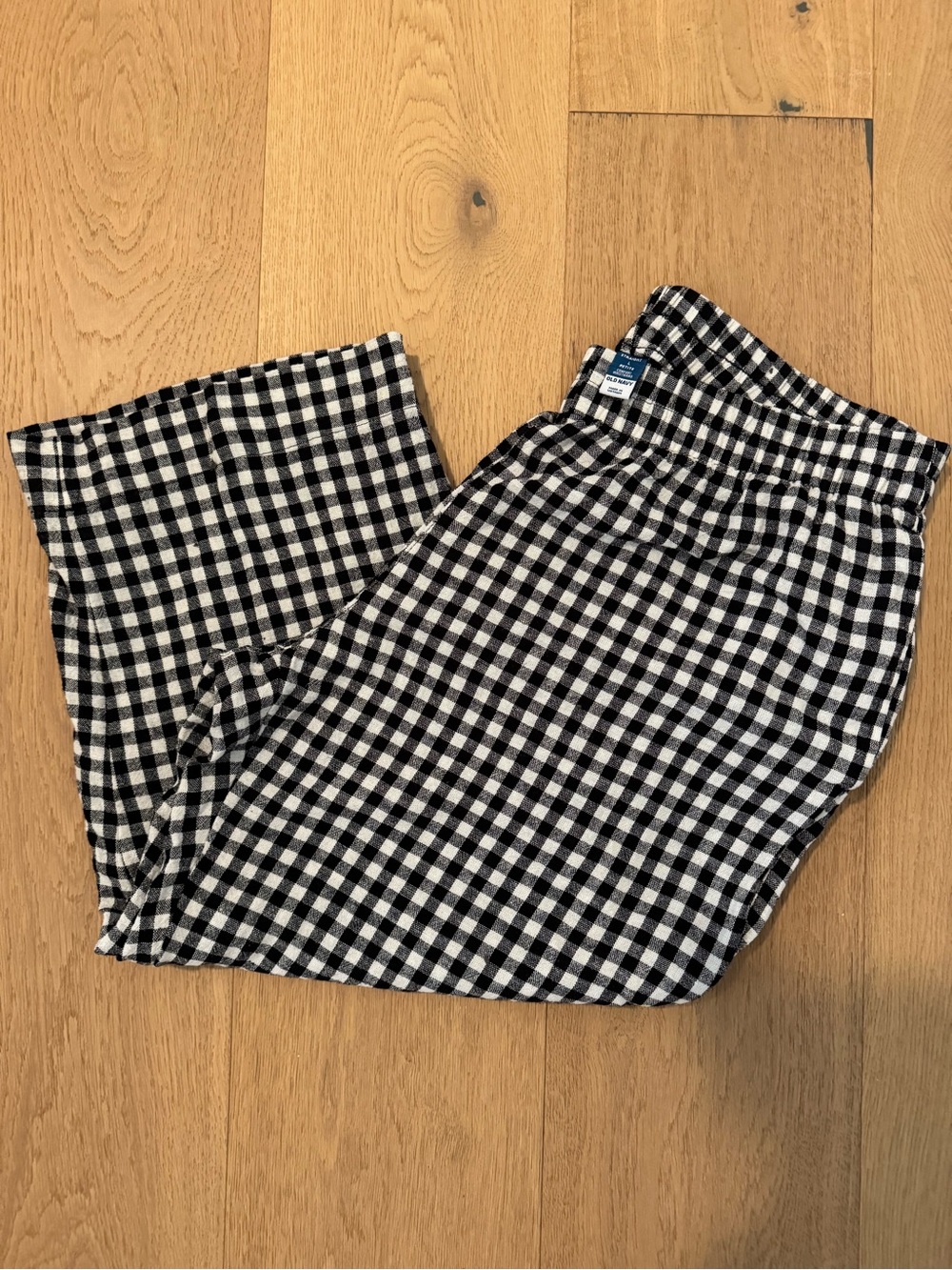 Old Navy Black & White Gingham Straight Large Petite Cropped Pants